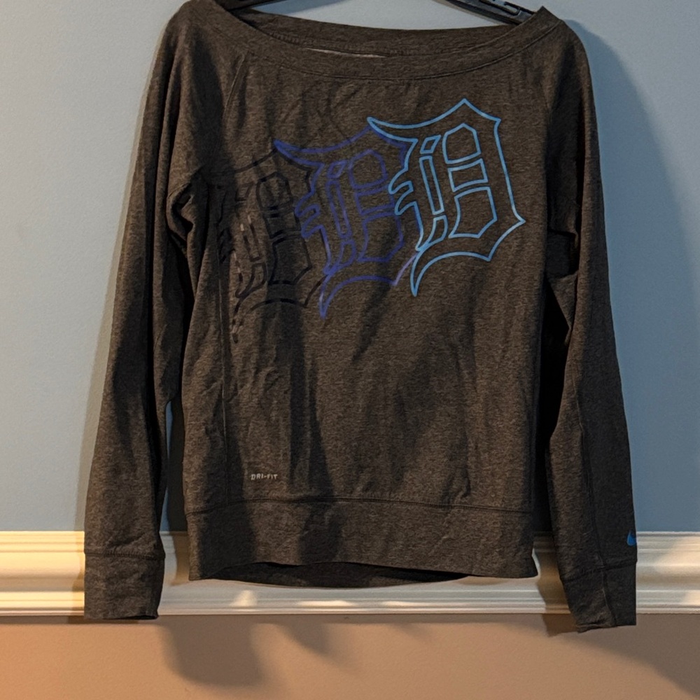 Women’s Nike Dri-Fit Gray with Blue Old English D Graphic size XS